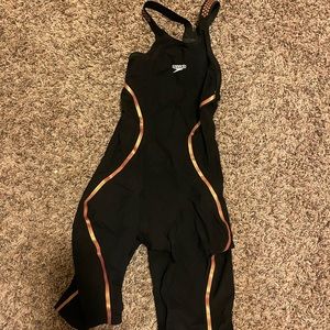 Speedo kneeskin intent